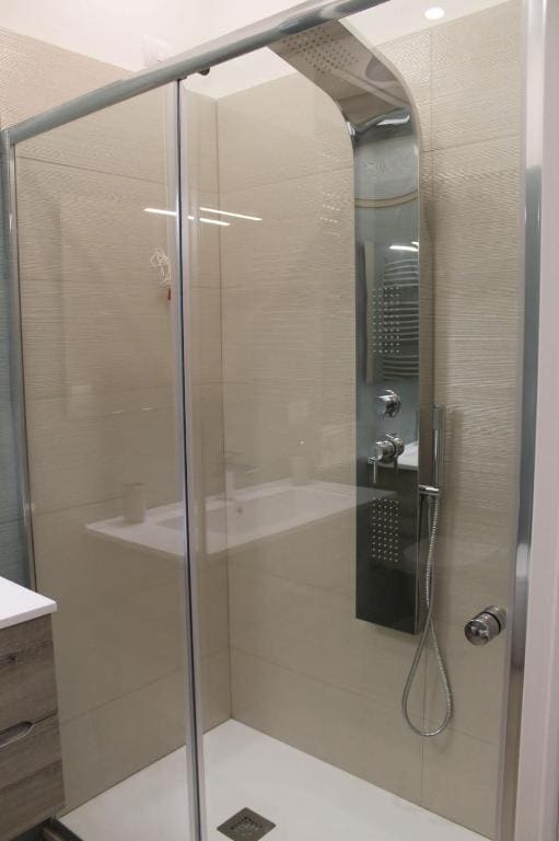 Luxury Triple Room room - Image 2