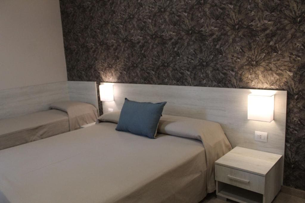 Luxury Triple Room room - Image 1