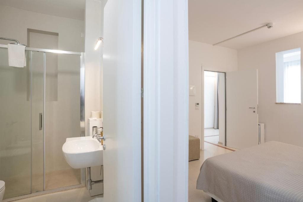 Suite with Sea View room - Image 3