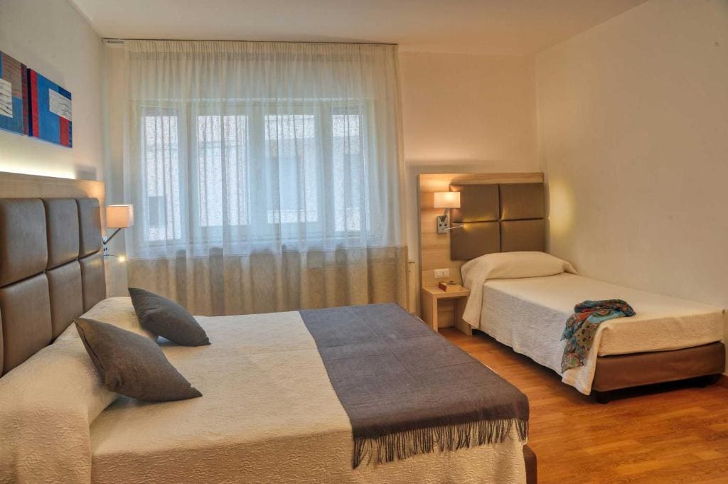 Superior Triple Room room - Image 1
