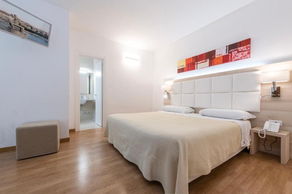 Superior Triple Room room - Image 2