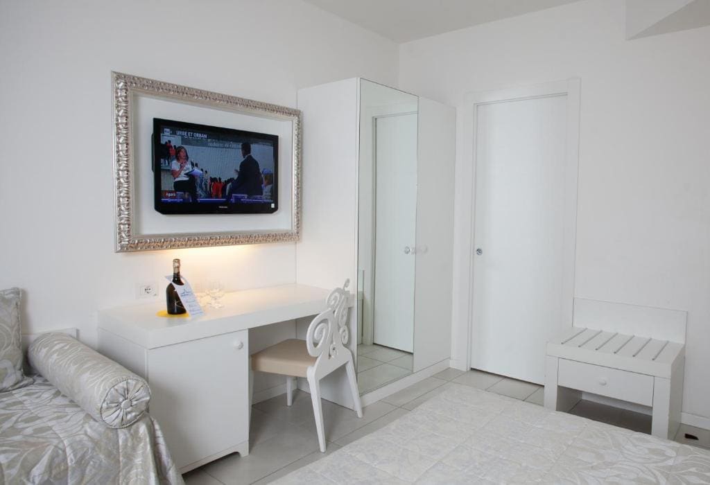 Comfort Triple Room room - Image 3