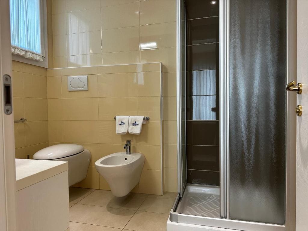 Double Room with Sea View room - Image 3