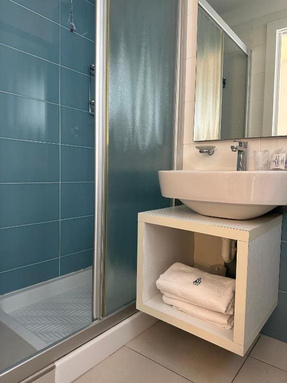 Standard Double or Twin Room room - Image 2