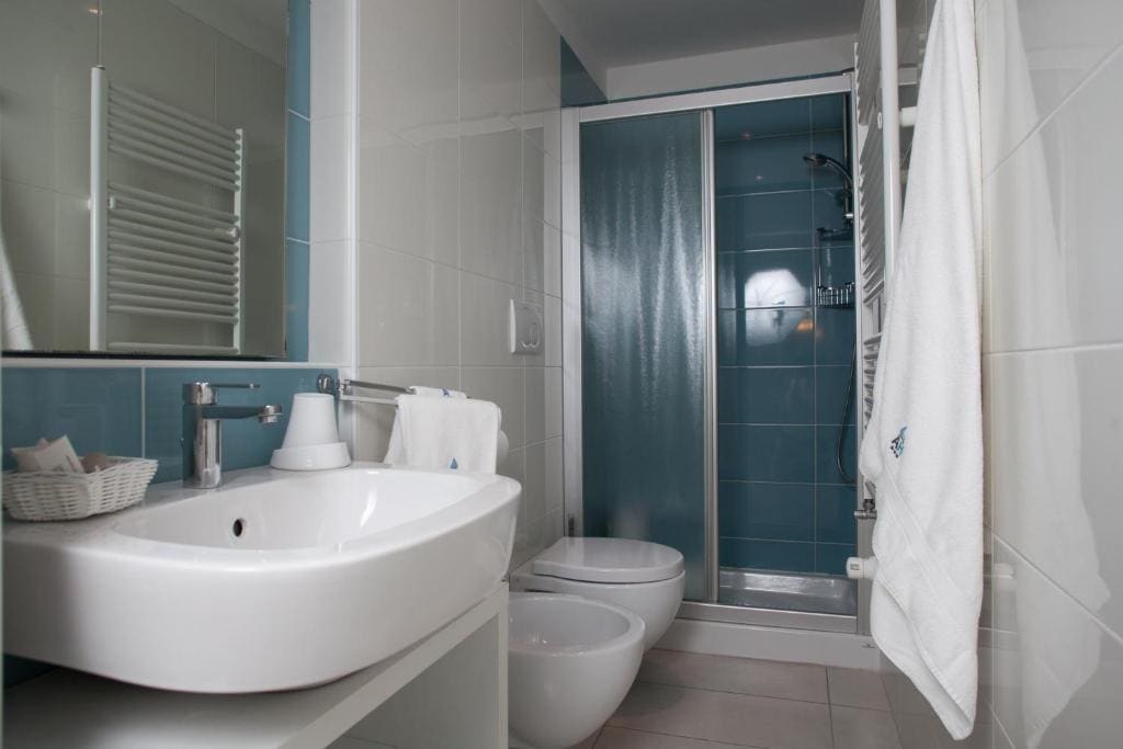 Standard Double or Twin Room room - Image 3
