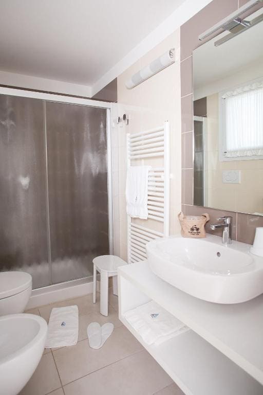 Triple Room with Sea View room - Image 3