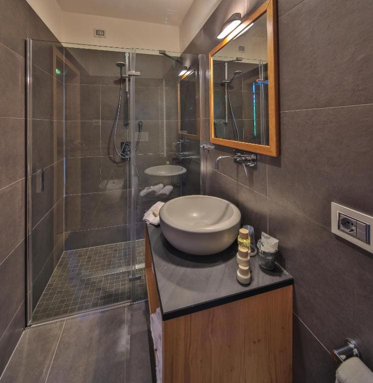 Superior Quadruple Room room - Image 3