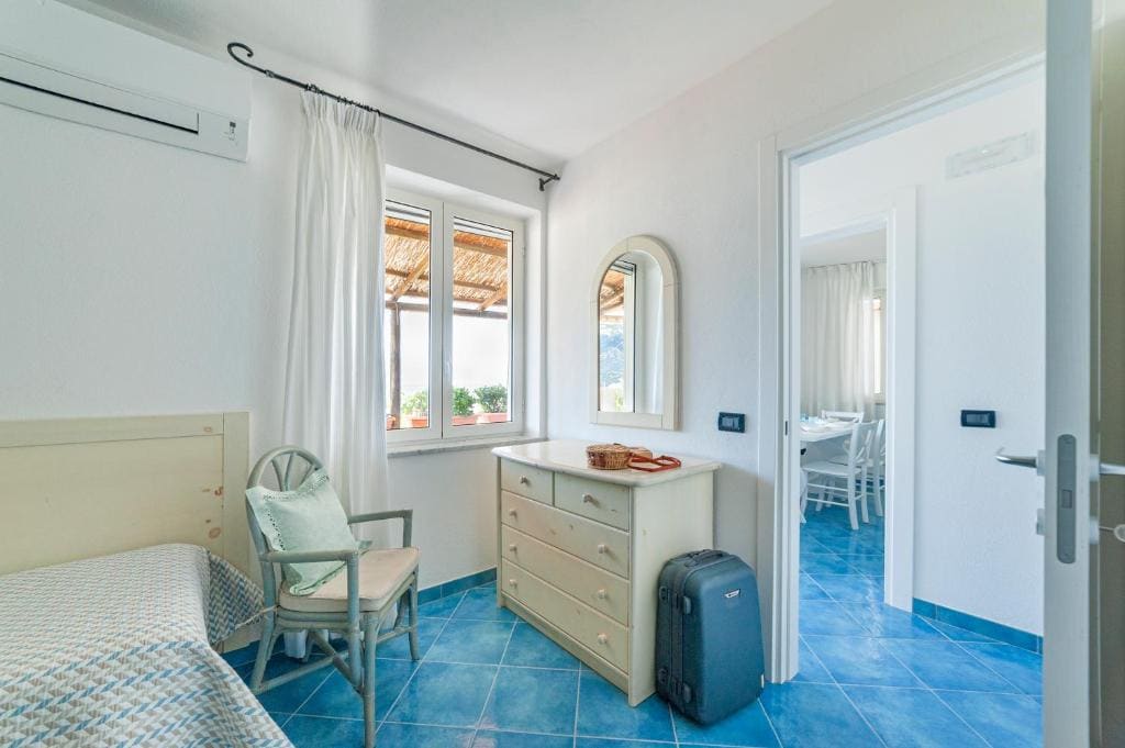 Apartment with Sea View room - Image 3
