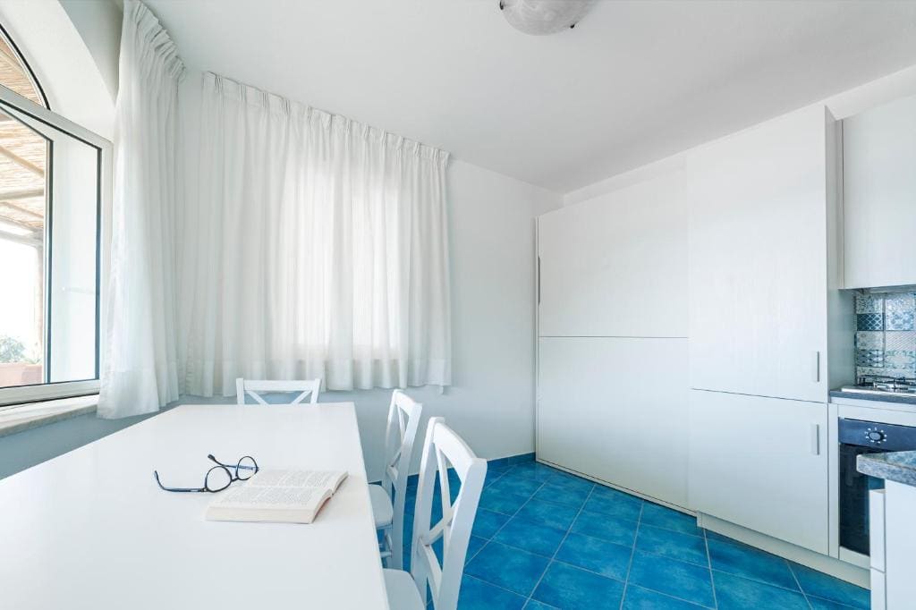 Apartment with Sea View room - Image 2