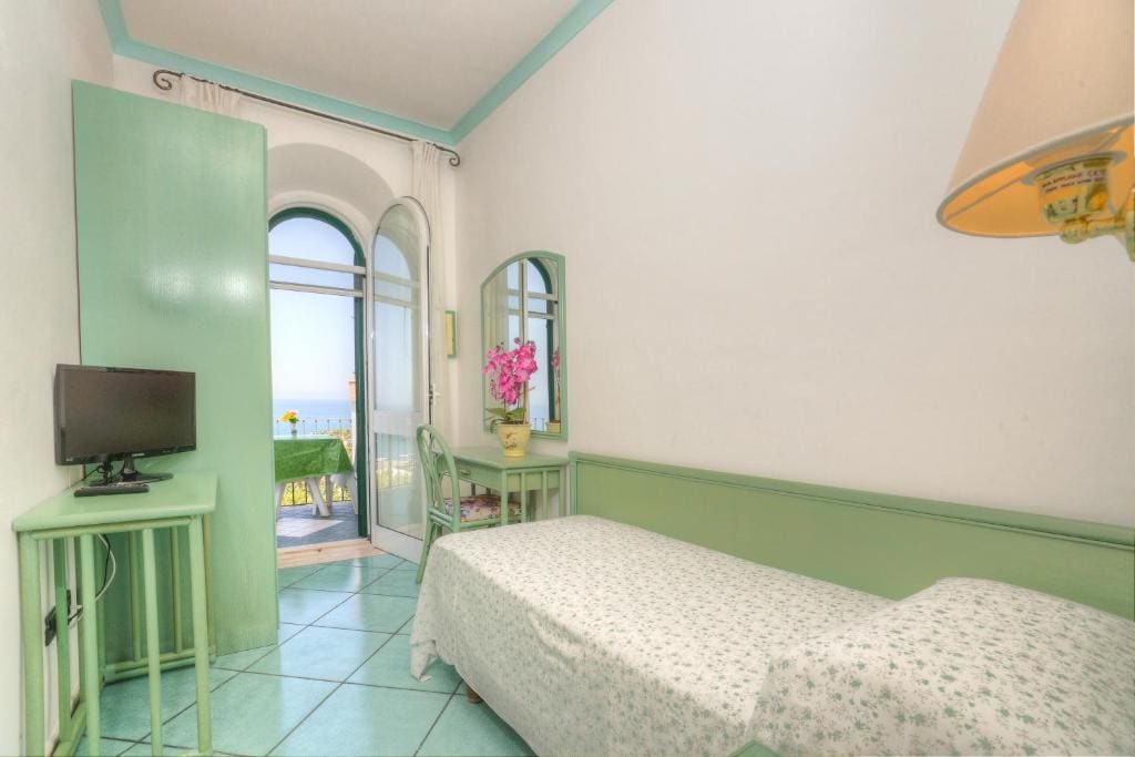 Classic Single Room with Sea View room - Image 3
