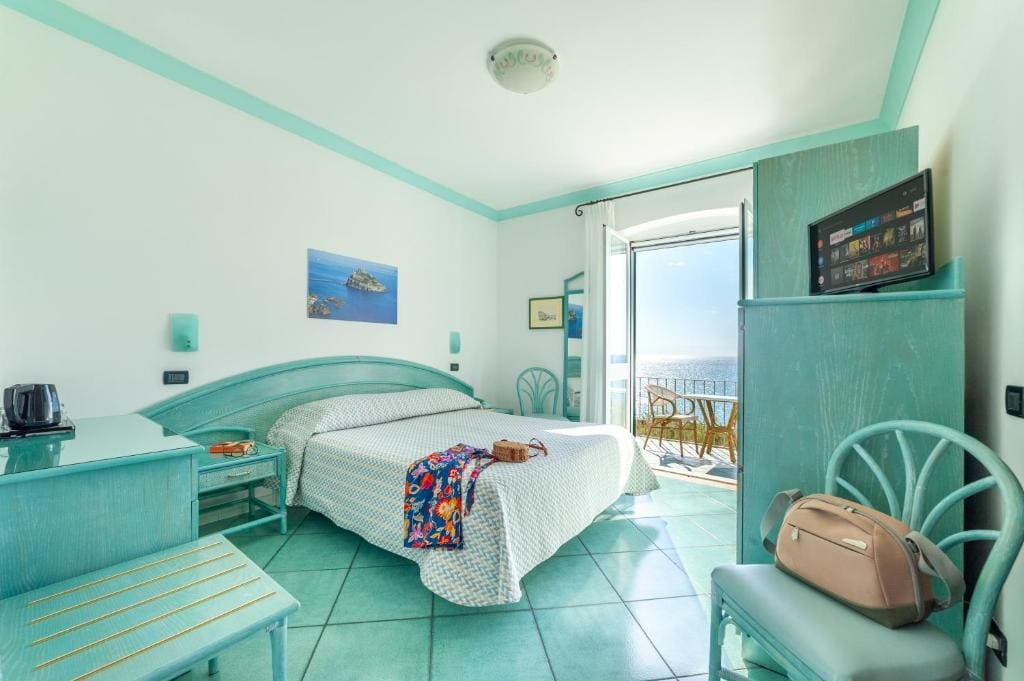 Double Room with Balcony and Sea View room - Image 1