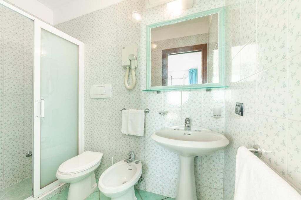 Double or Twin Room - Ground Floor room - Image 3