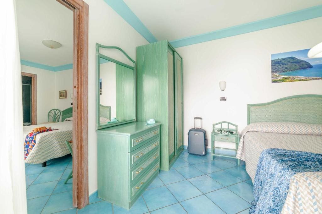 Quadruple Room with Private Bathroom room - Image 3