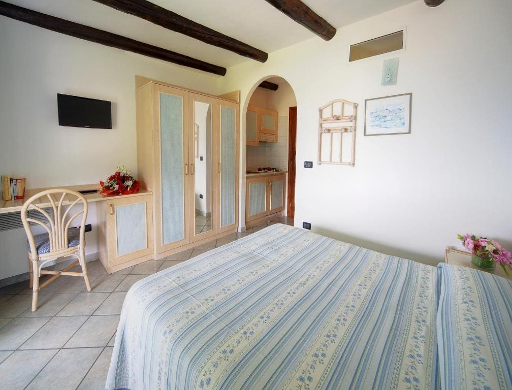 Superior Studio with Sea View room - Image 3