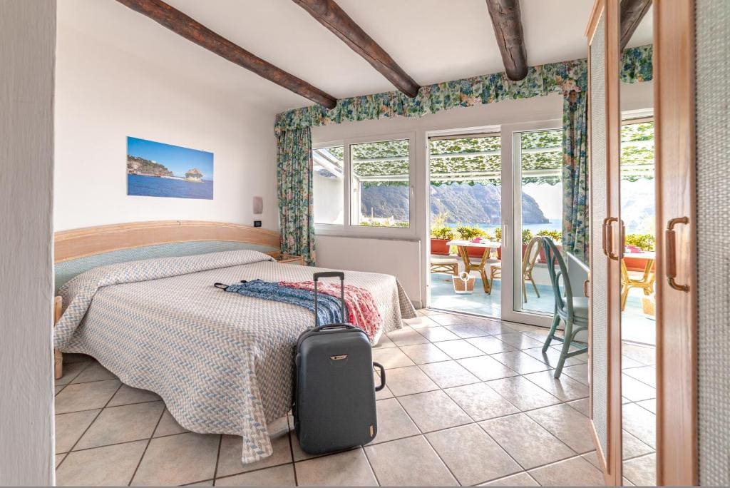 Superior Studio with Sea View room - Image 2