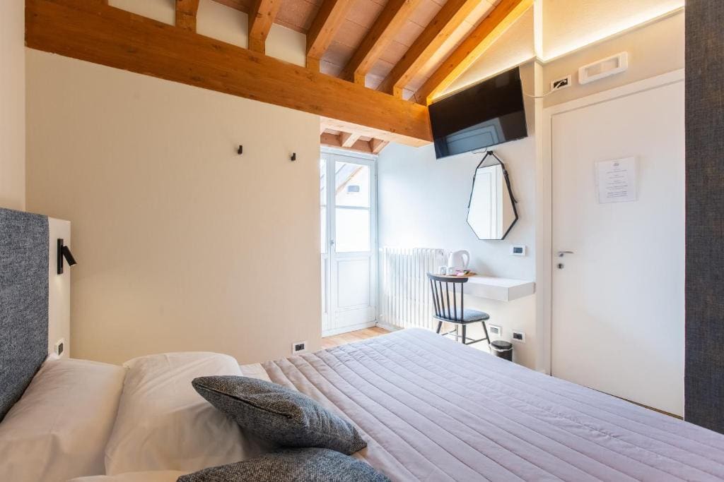 Small Double Room room - Image 1