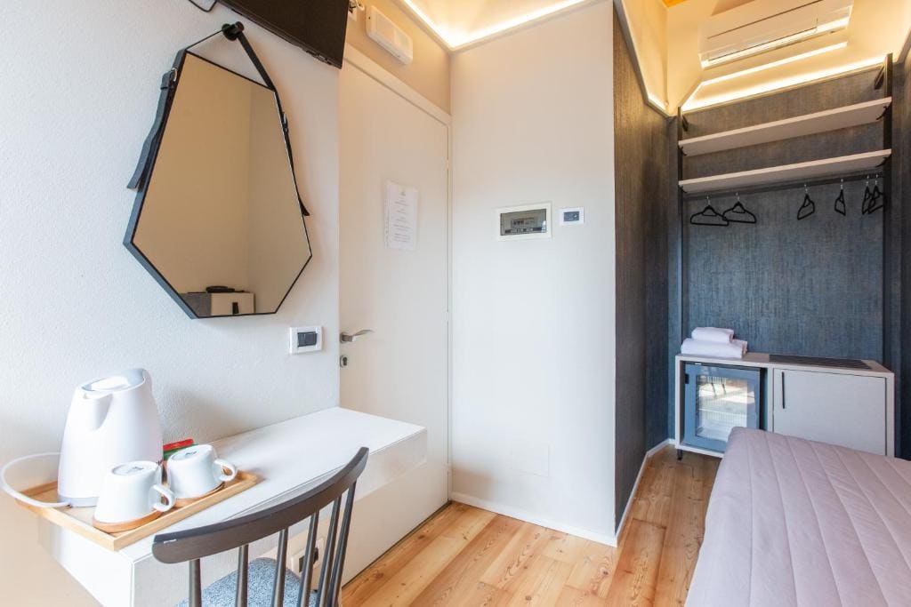 Small Double Room room - Image 2