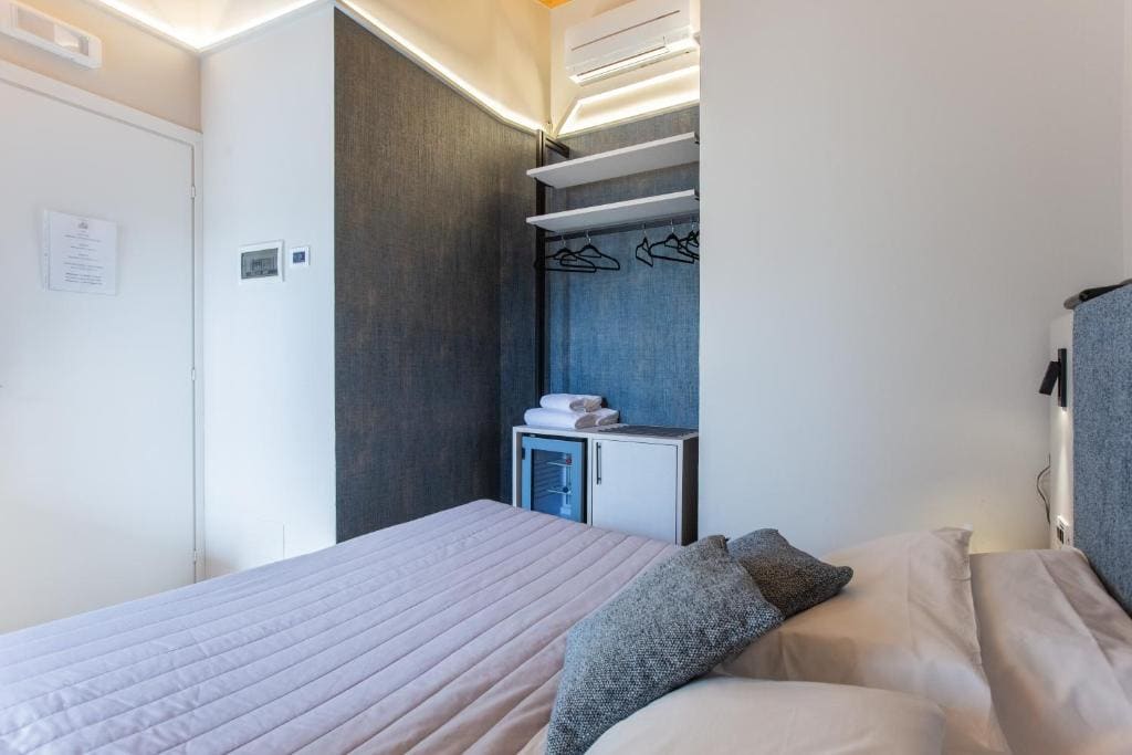 Small Double Room room - Image 3
