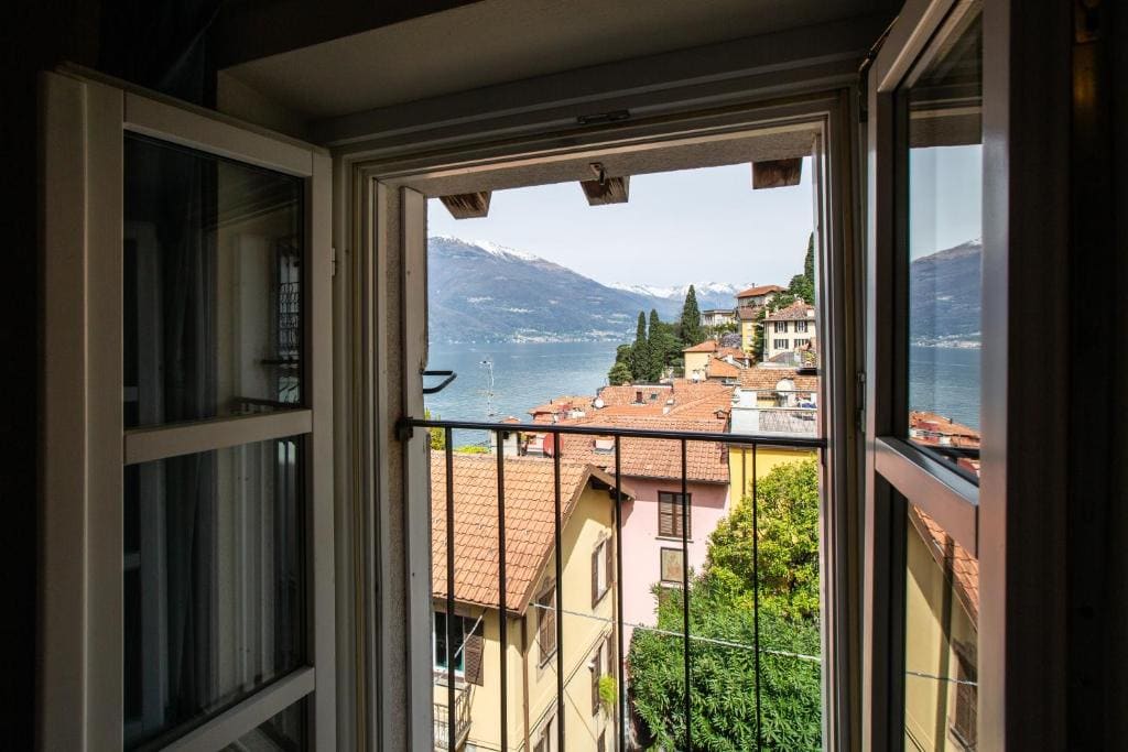 Suite with Lake View room - Image 1