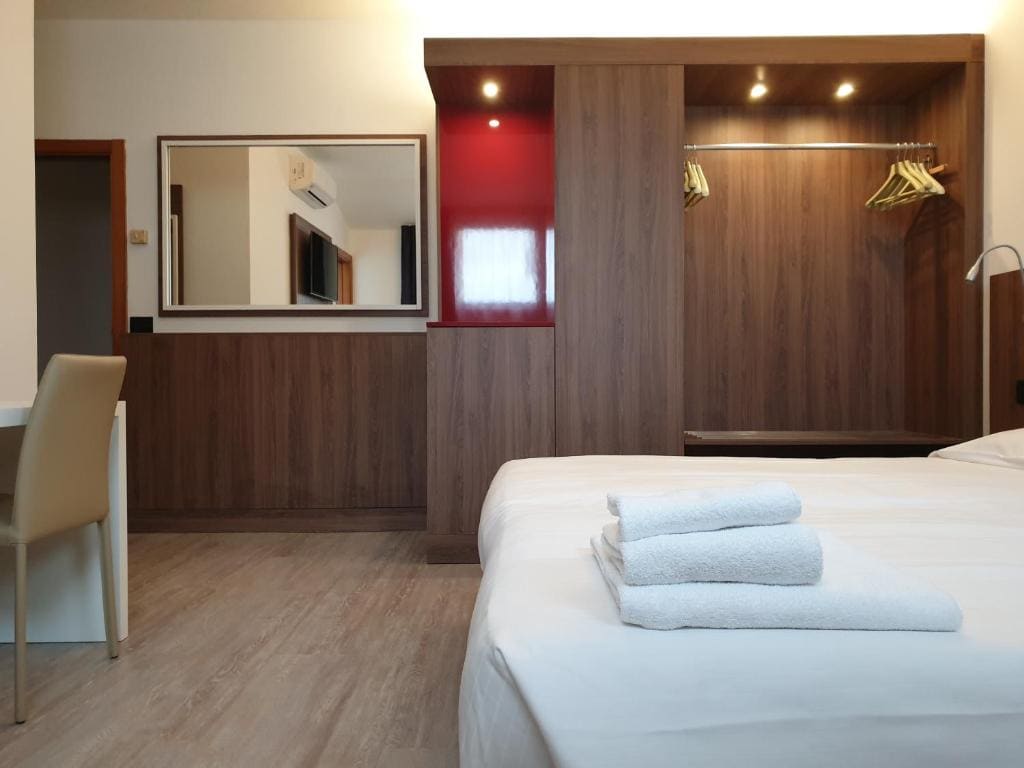 Business Double Room room - Image 2