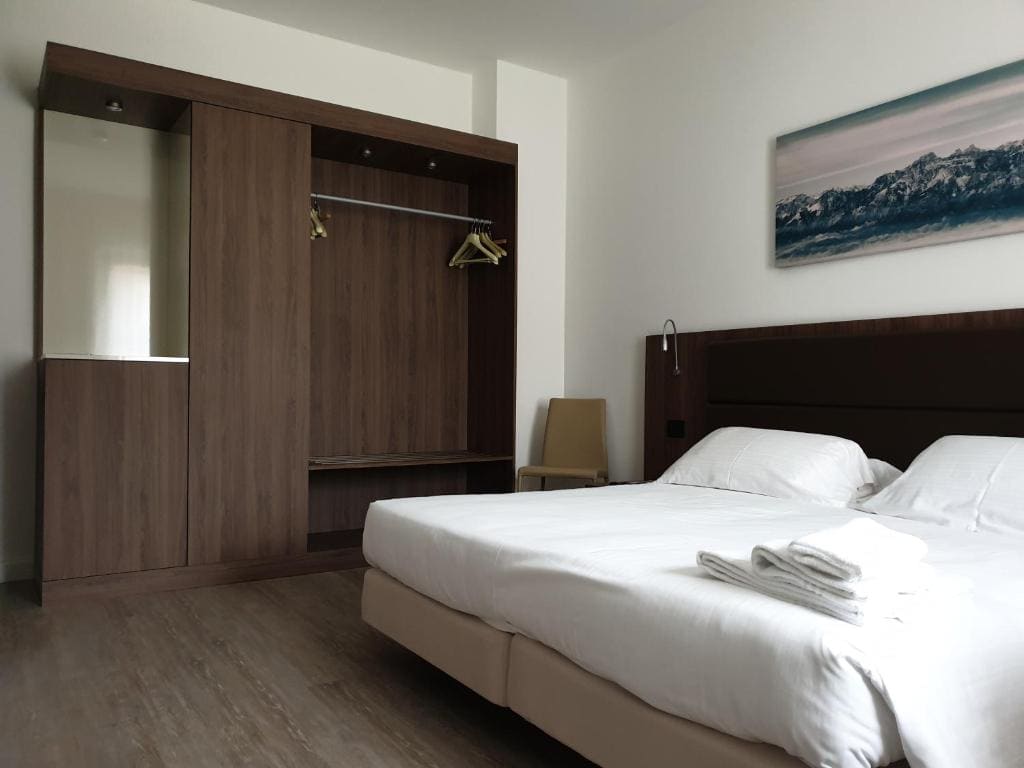 Standard Double Room room - Image 2