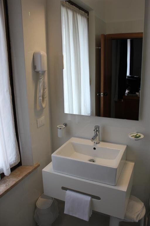 Basic Double Room room - Image 3