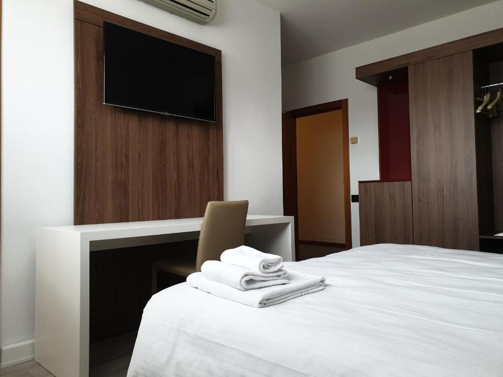 Standard Double Room room - Image 3