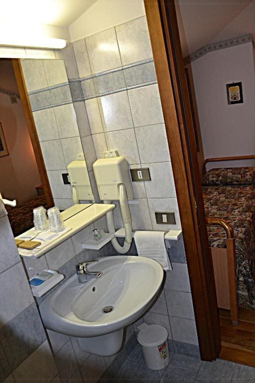 Quadruple Room room - Image 2