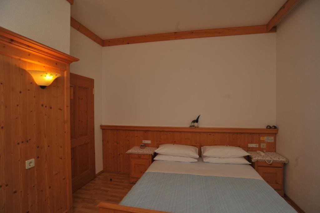 Double Room with Mountain View room - Image 2