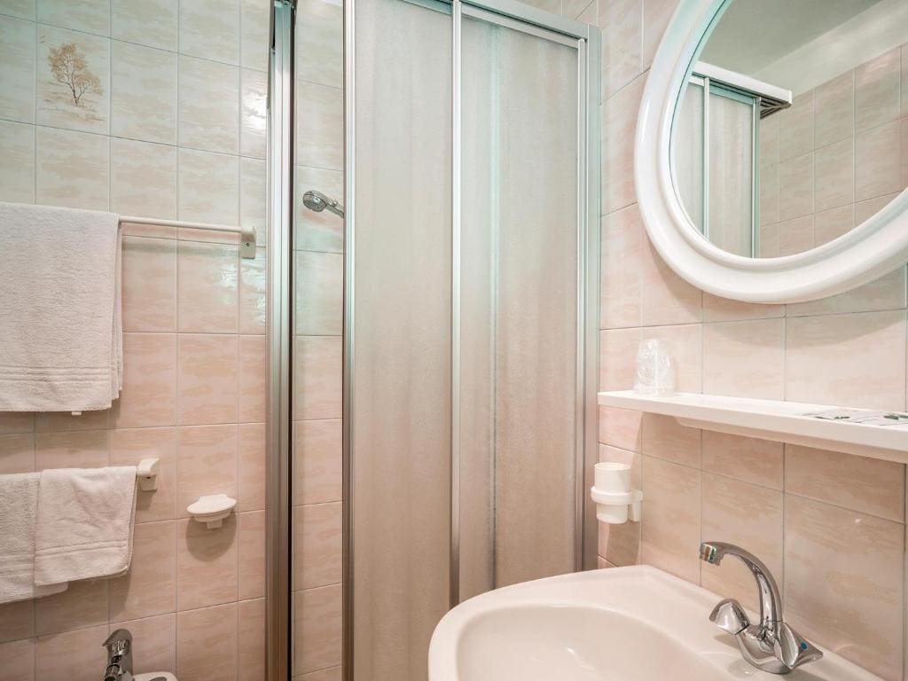 Economy Double or Twin Room room - Image 3