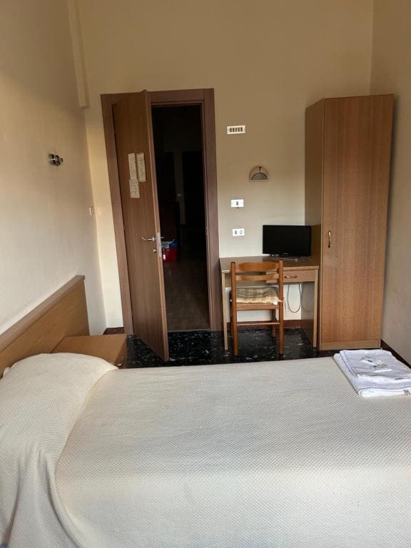 Economy Single Room room - Image 2