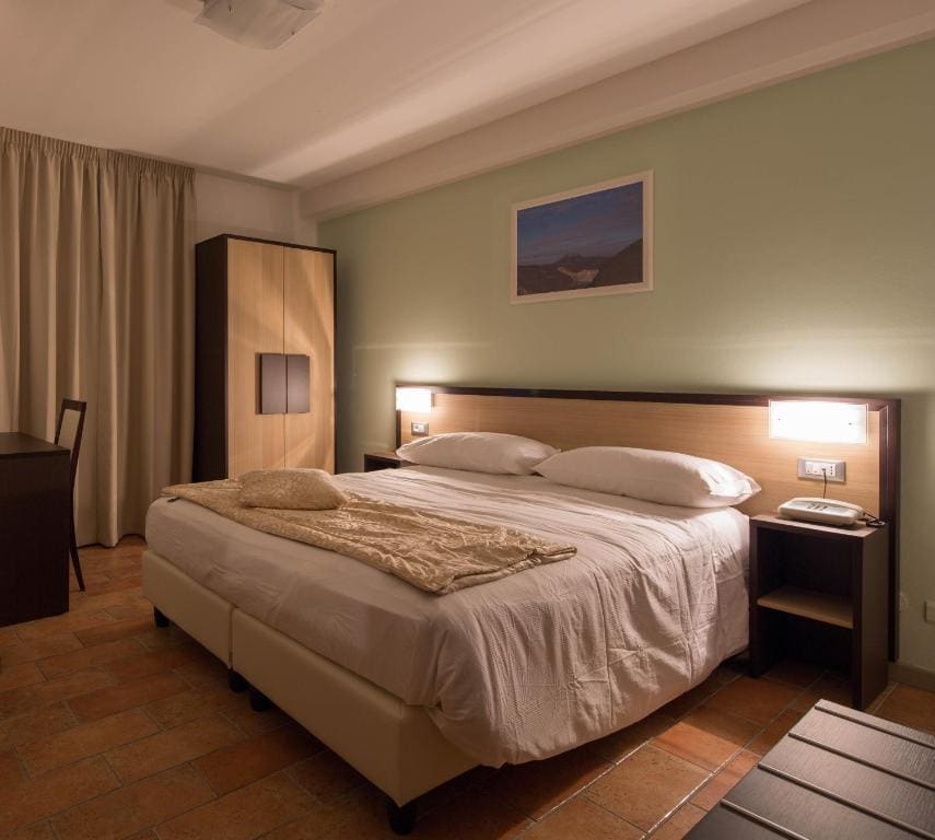 Standard Double or Twin Room room - Image 2
