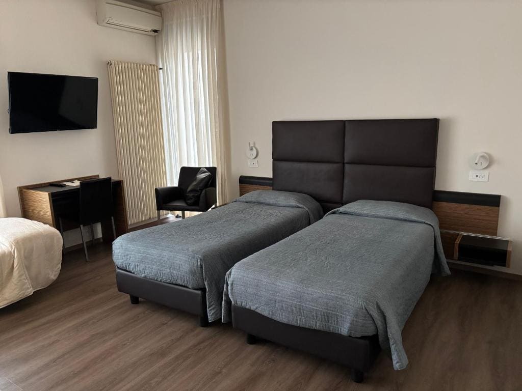 Quadruple Room room - Image 1