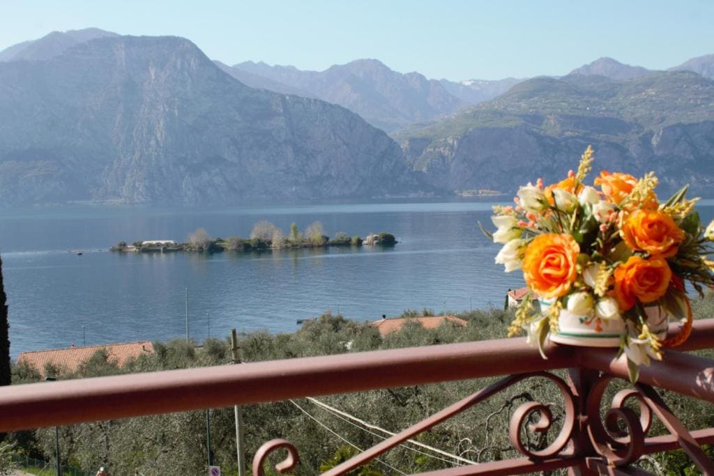 Double Room With Balcony Lake View room - Image 1