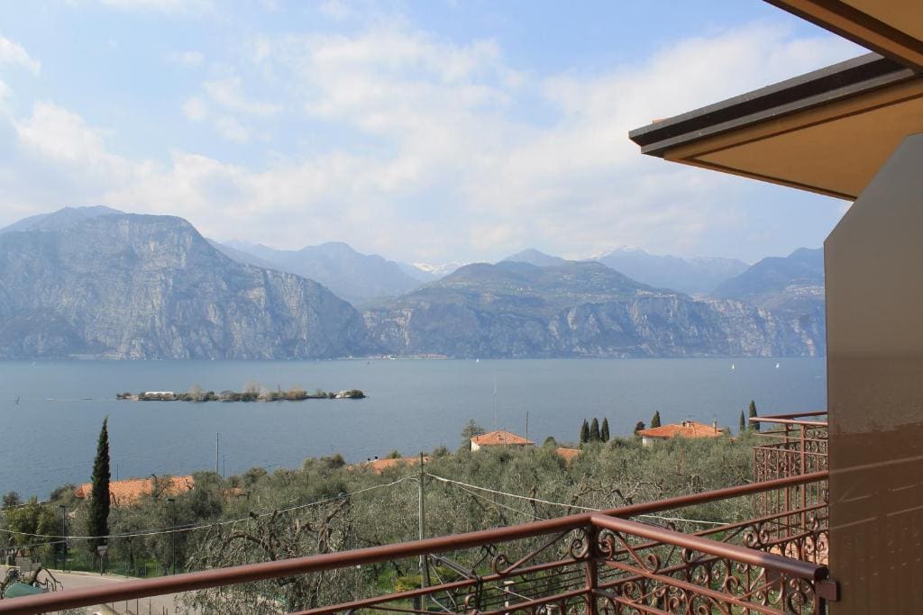 Double Room With Balcony Lake View room - Image 3