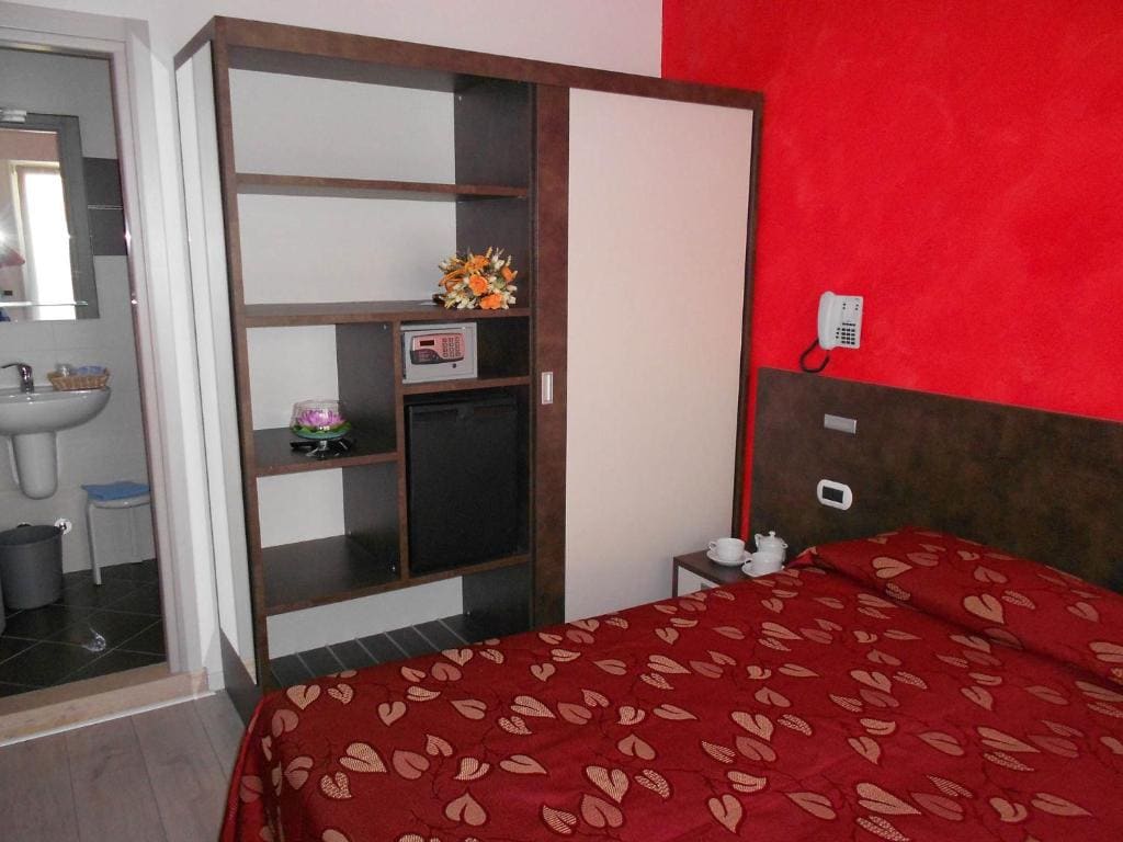 Economy Double Room room - Image 2