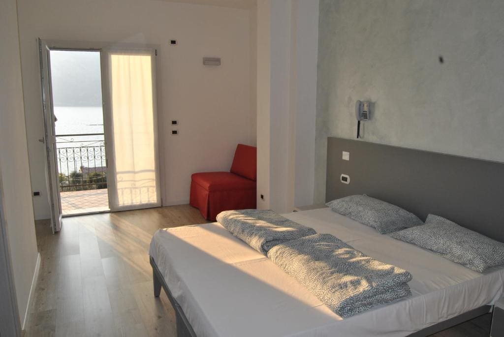 Triple Room with Balcony and Lake View room - Image 2