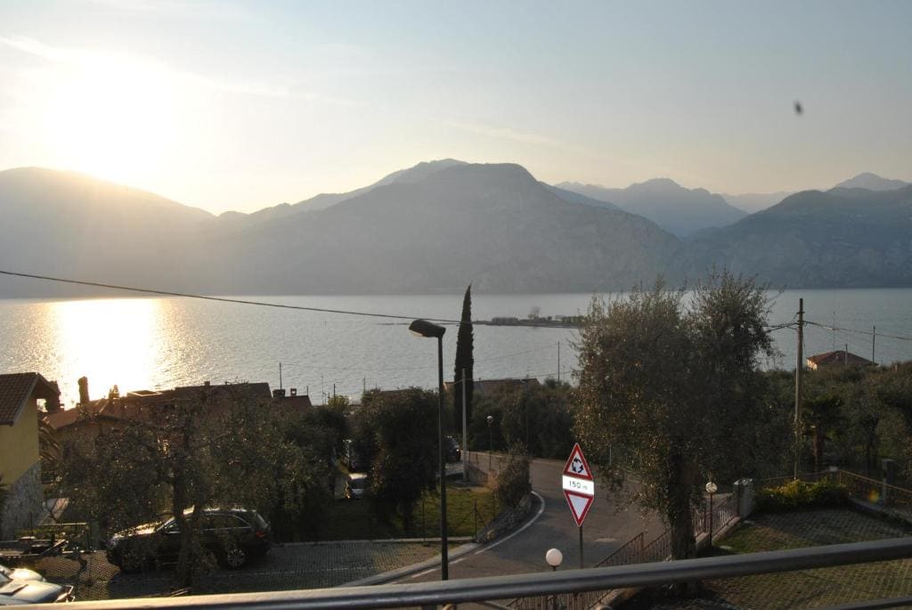 Triple Room with Balcony and Lake View room - Image 1