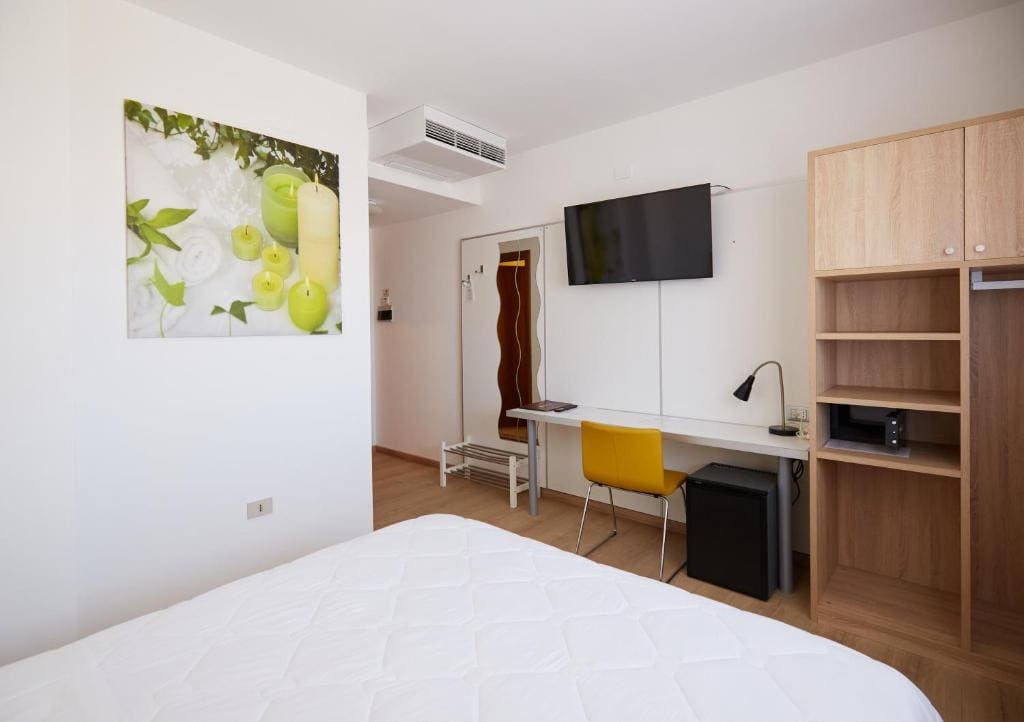 Standard Double Room room - Image 2