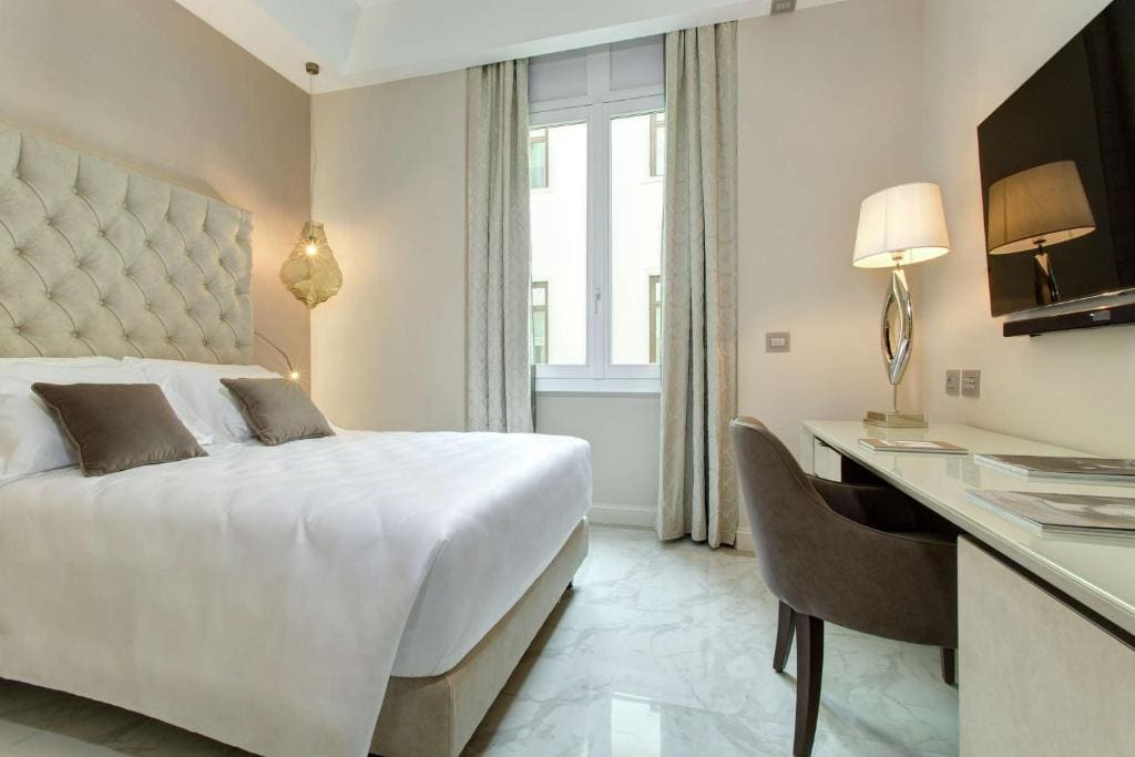 Deluxe King Room room - Image 2