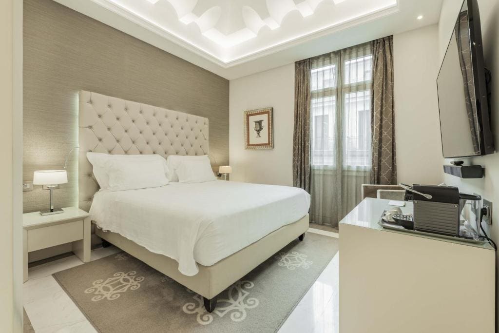 Deluxe King Room room - Image 3