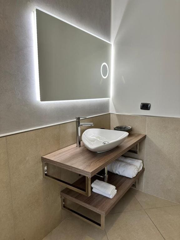 Double or Twin Room with Private Bathroom room - Image 3