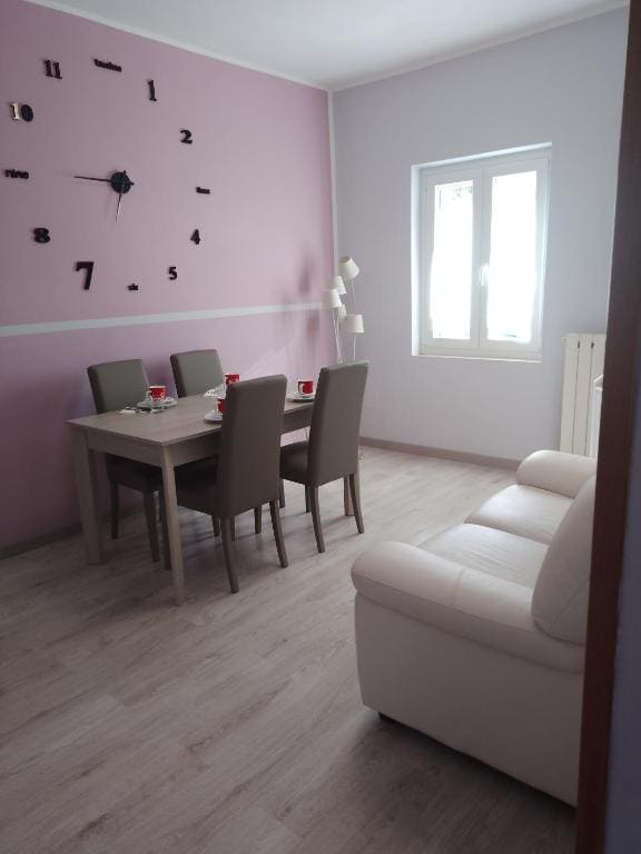 Family Room room - Image 3