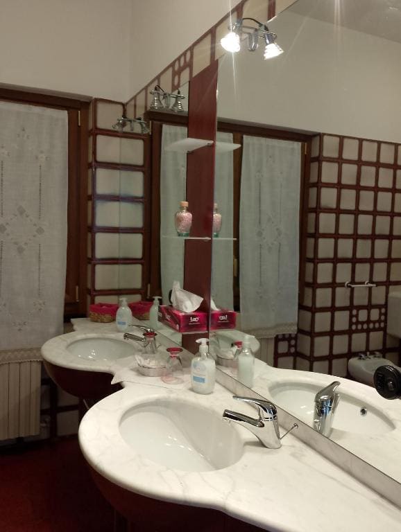 Double Room with Balcony room - Image 2