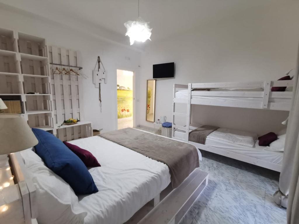 Family Room room - Image 3