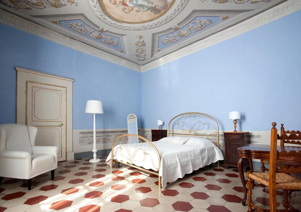 Three-Bedroom Apartment room - Image 1