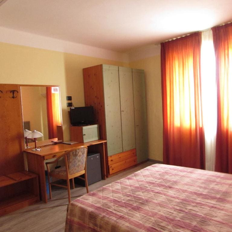 Large Single Room room - Image 2