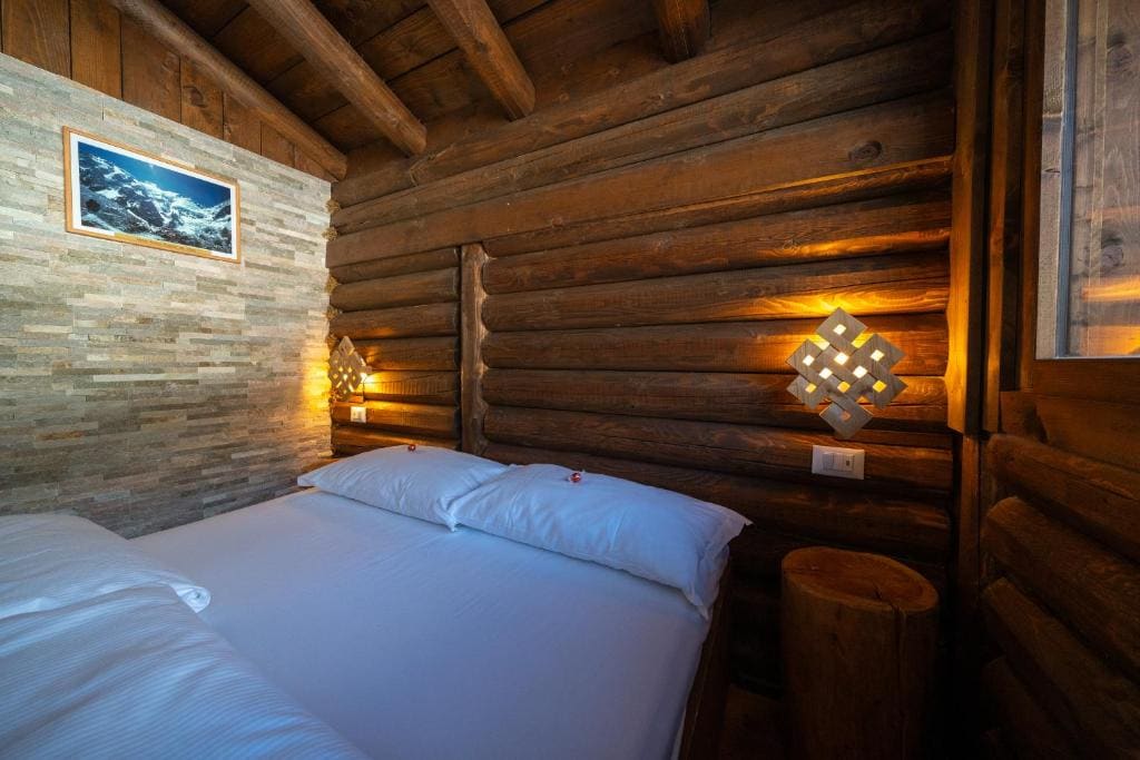 Deluxe Suite with Spa Bath room - Image 3