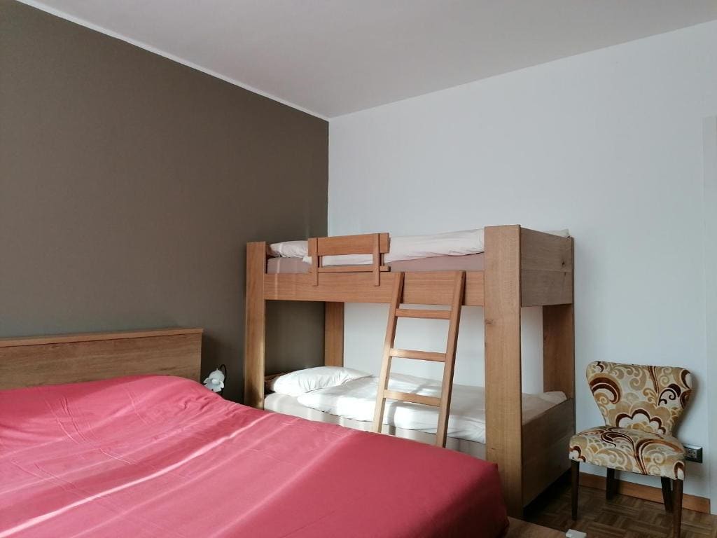 One-Bedroom Apartment with Balcony room - Image 2