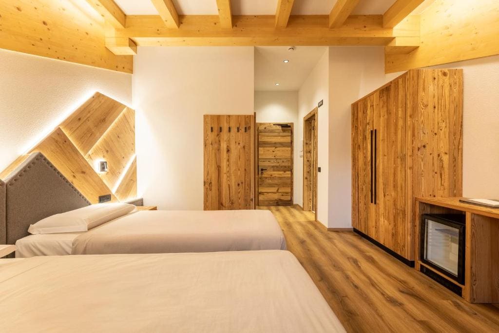 Deluxe Double Room with Balcony room - Image 1